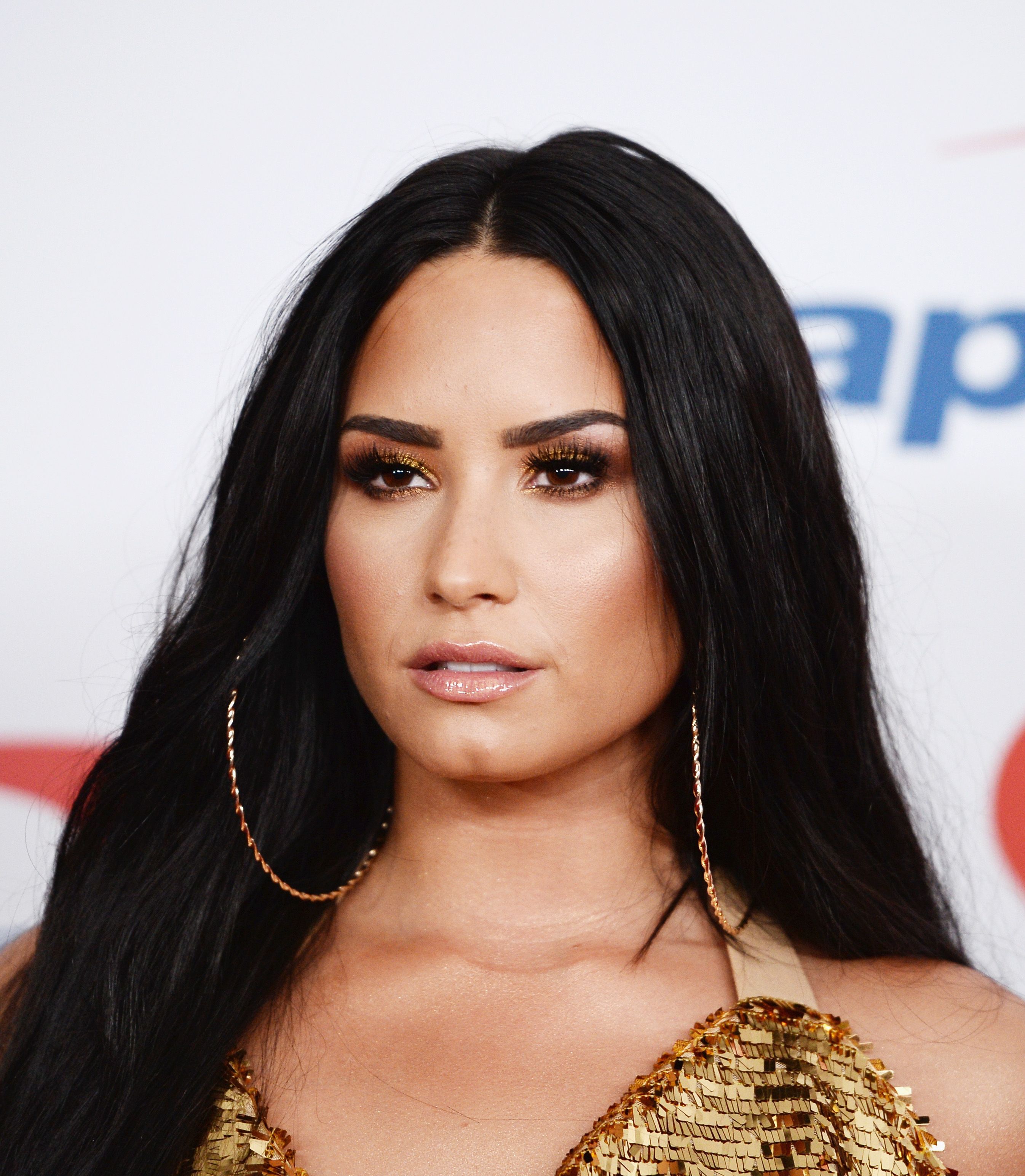 Flipboard: Demi Lovato Opens Up About How Her Friends Have Helped Her ...