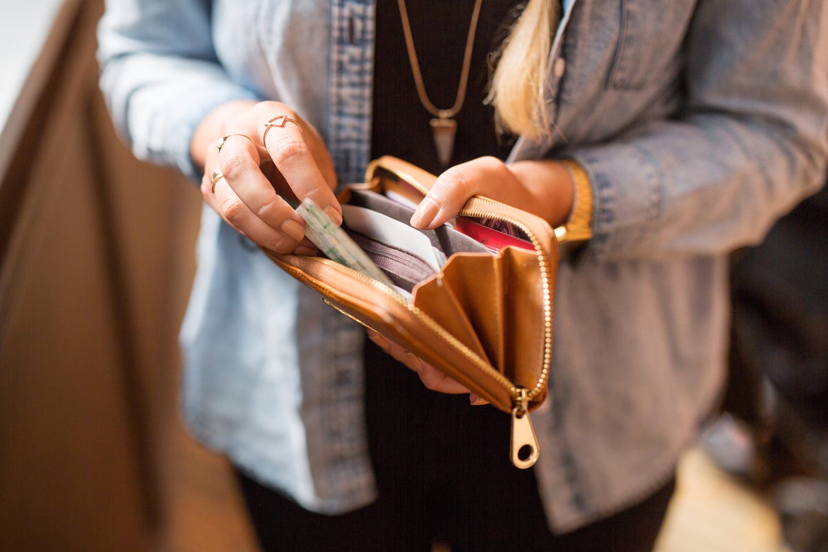 Wallet Essentials - The 5 Things You Need in Your Wallet - How to ...