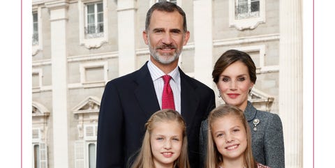 spanish royal family releases 2017 christmas card 20 best holiday