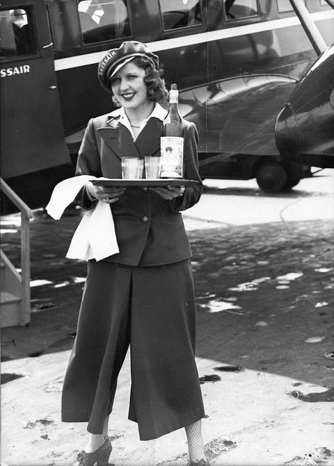 30 Iconic Photos of Flight Attendants — Historical Flight Attendant ...