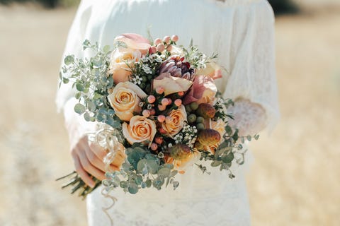 Wedding Flower Ideas 6 Trends To Know For 2018 Roses In Wedding Bouquet