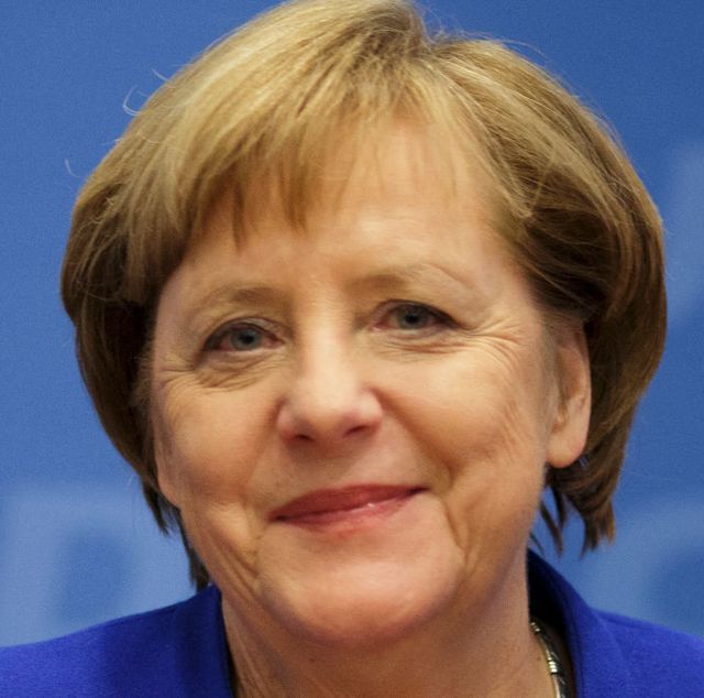 世界中がパンデミックという未曽有の危機に直面し、各国の政治に関するニュースが飛び交う現在。そんな中、ドイツのアンゲラ・メルケル首相に改めて熱い視線が注がれています。「ドイツの偉大なる母」と称えられながらも、今年9月で政界引退を表明しているメルケル首相について、知っておきたいポイントをまとめました。