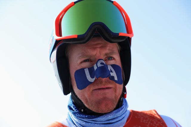 Lunettes, Équipement de protection individuelle, Casque, Lunettes, Lunettes, Casque de ski, Couvre-chef, Couvre-chef, Équipement de loisirs, Équipement sportif,