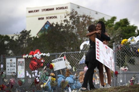 銃乱射事件で65人の生徒を守った教師が トニー賞 を受賞 銃乱射事件で65人の生徒を守った教師が トニー賞 を受賞