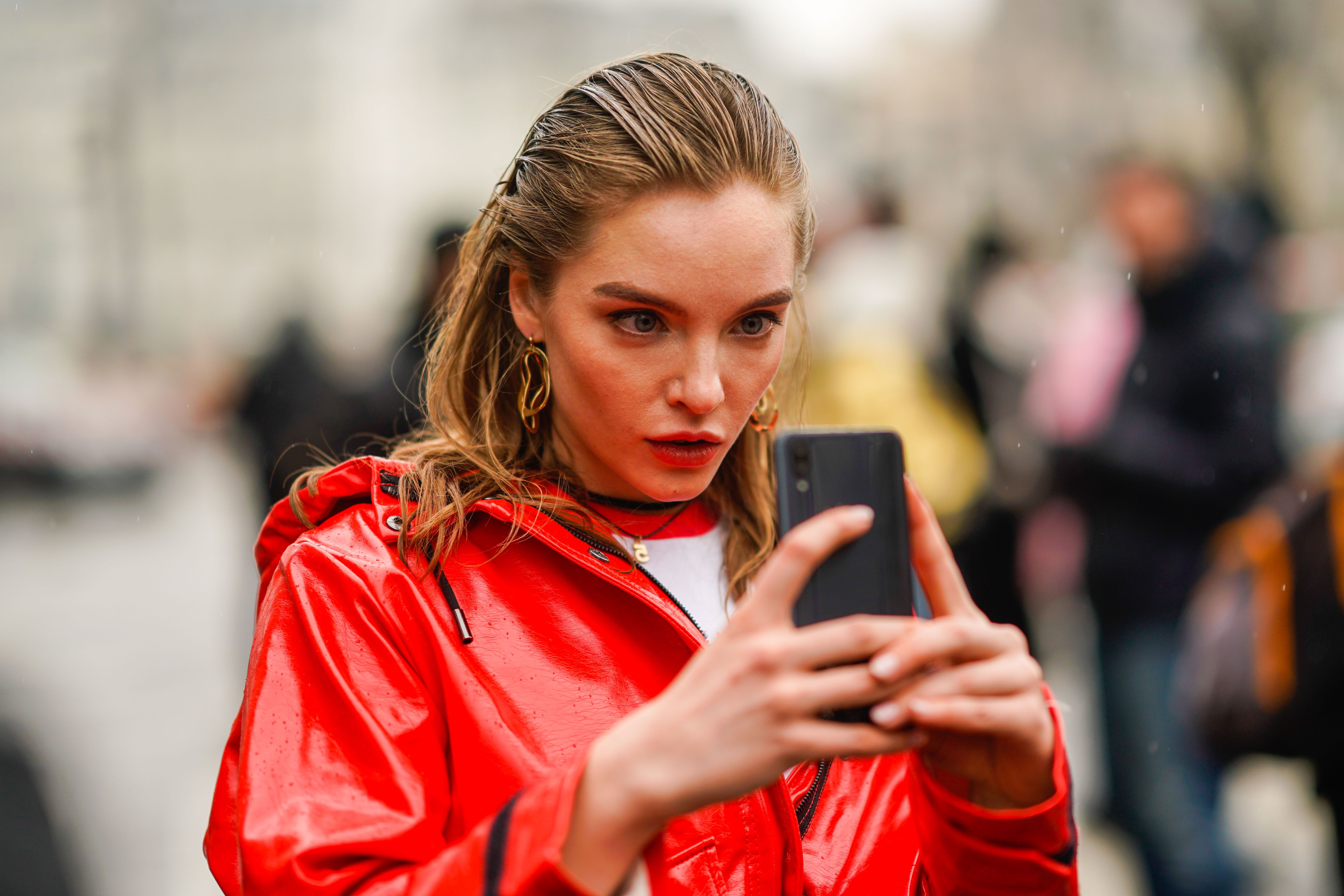 Face, Red, Street fashion, Beauty, Blond, Fashion, Hairstyle, Lip, Technology, Smile, 