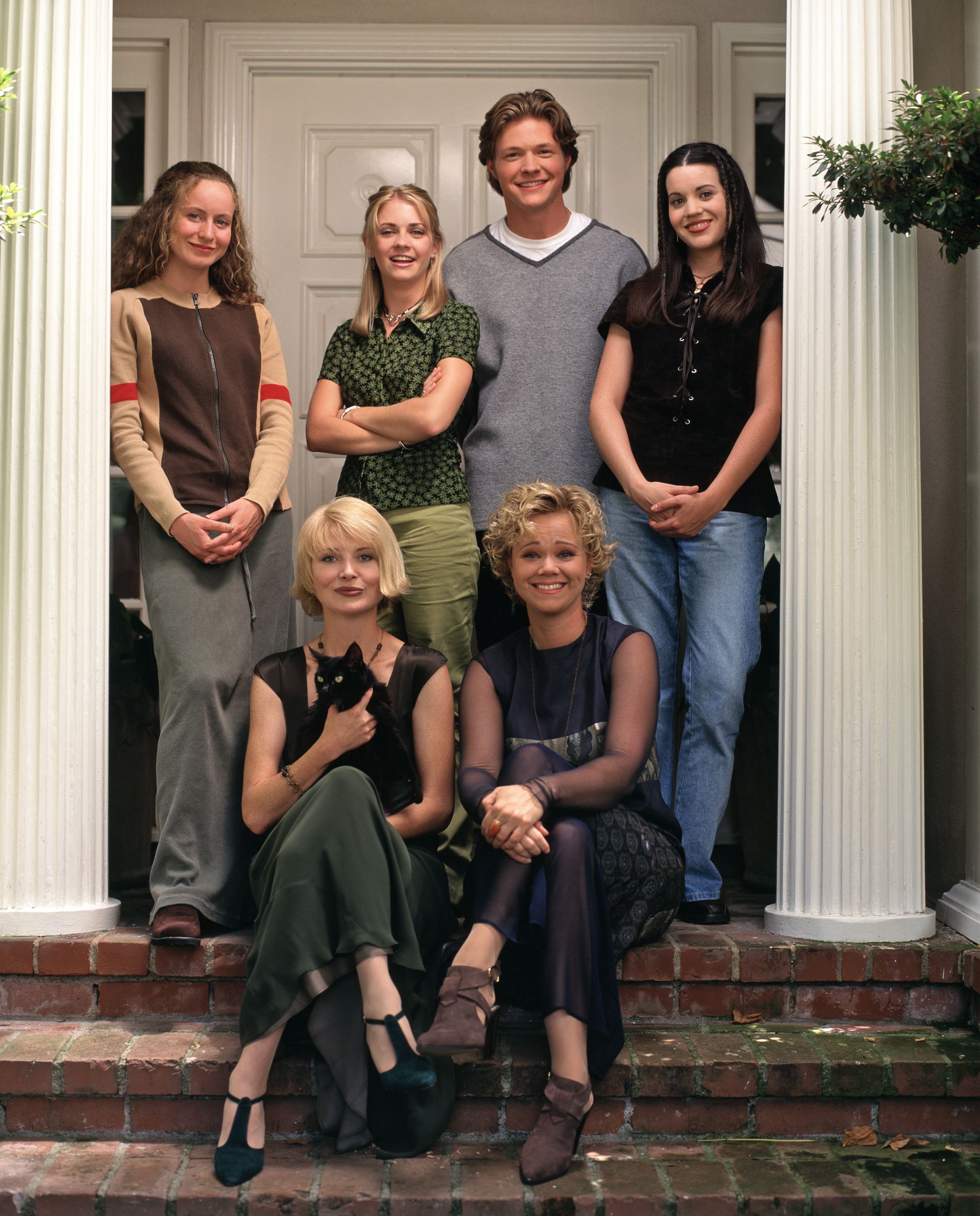 The Original Sabrina The Teenage Witch Cast Looks Exactly The Same In