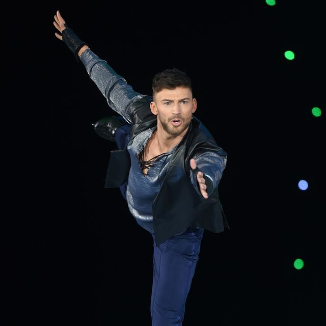 jake quickenden on the ice, with one leg up in the air pointing forward