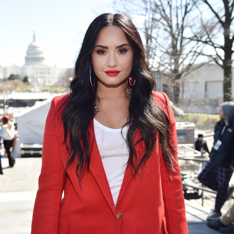 Demi Lovato Just Knocked Out Trainer Jay Glazer S Tooth On Instagram Demi Lovato Just Knocked Out Trainer Jay Glazer S Tooth On Instagram