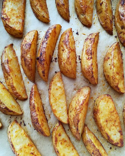 Healthy baked potato wedges