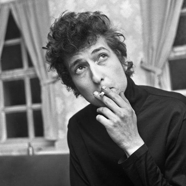 خواننده موسیقی آمریکایی باب دیلن در عکس پشت صحنه در سالن Montfort هنگام بازدید از لستر ، عکس 2 مه 1965 توسط تصاویر Lester Mercumirroroppigetti