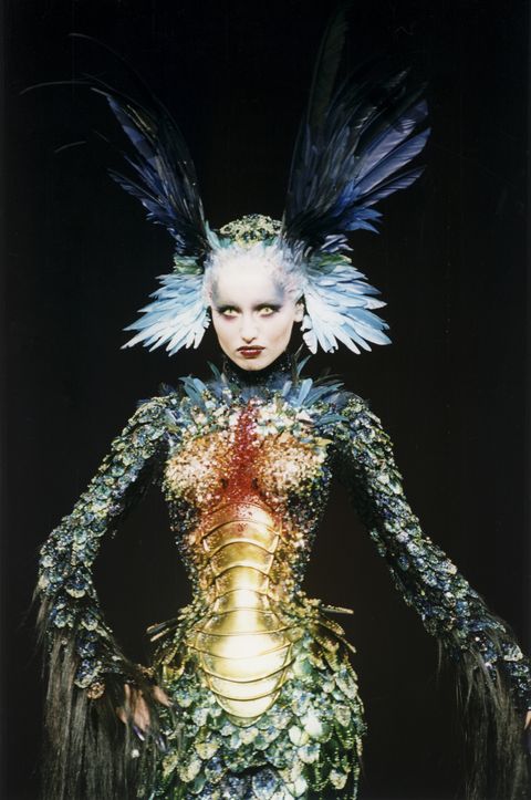 The Most Iconic Thierry Mugler Designs Through The Ages - Magazine Talks