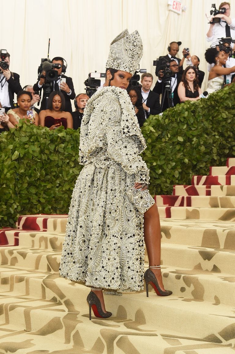 Rihanna Met Gala 2018 Dress Rihanna Maison Margiela 2018 Met Gala Pope Dress