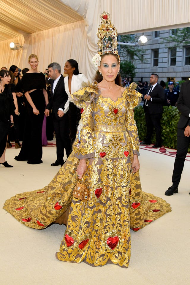 Fashion, Tradition, Yellow, Event, Dress, Flooring, Haute couture, Fashion design, Performance, Fashion accessory,