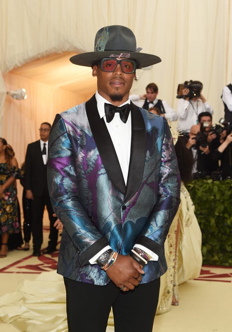 All the Crowns, Halos, Veils, and Headpieces at the 2018 Met Gala