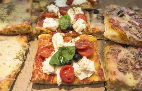 Pizza Romana Ricetta Quella Di Gabriele Bonci Con La Salsiccia