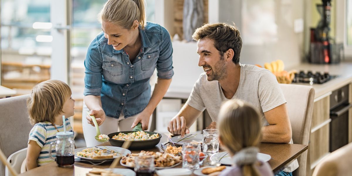 Family mealtimes: the importance of eating together