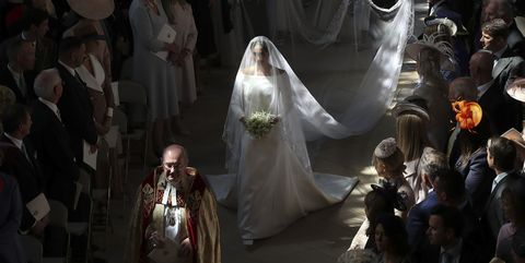 Bridal veil, Event, Veil, Bridal clothing, Wedding dress, Petal, Bride, Tradition, Formal wear, Dress, 