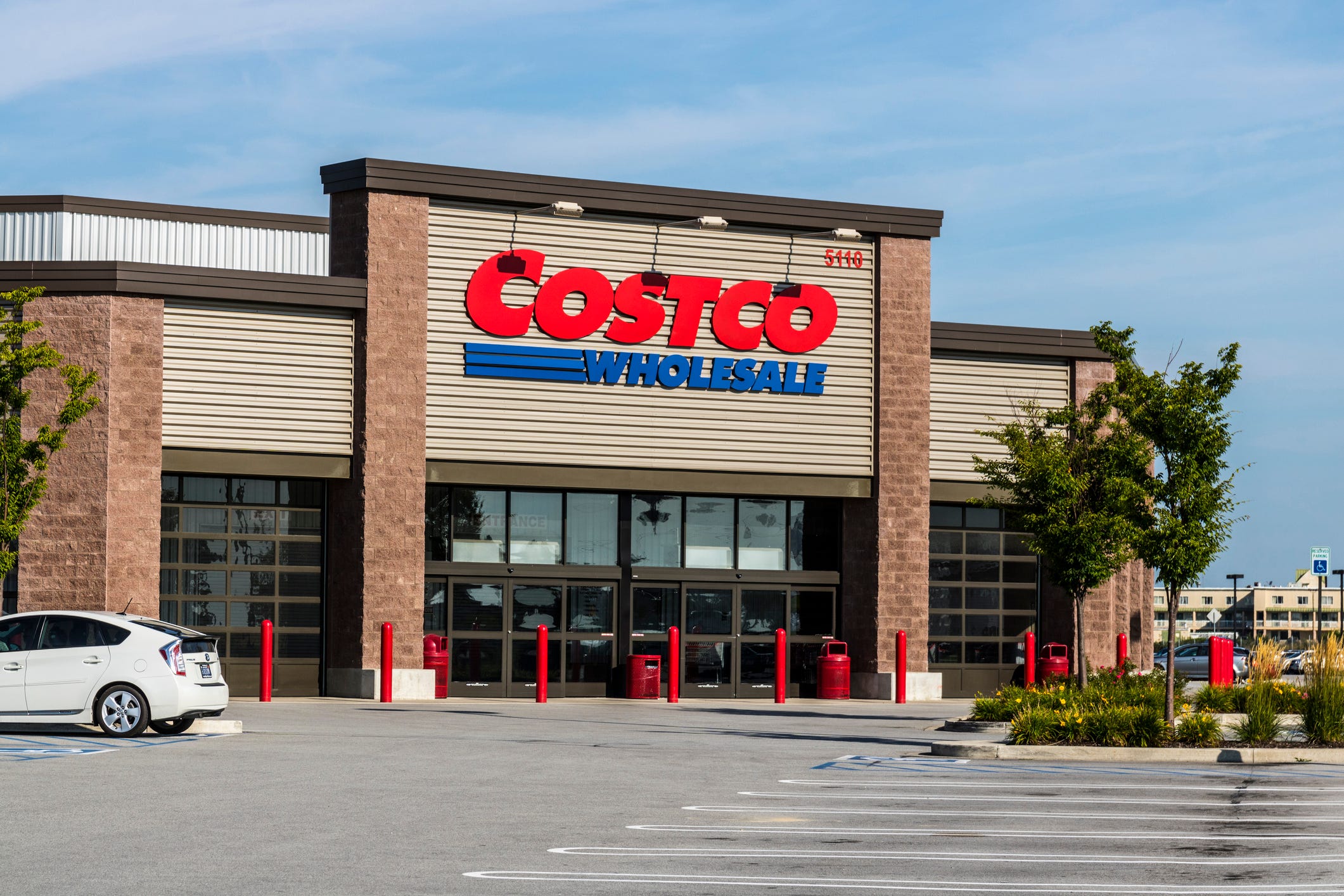 10 Mind-Blowing Secrets Costco Employees Are Forbidden to Tell You