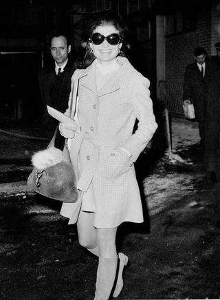 united states   january 23  jacqueline kennedy onassis at kennedy airport  photo by tom gallagherny daily news archive via getty images