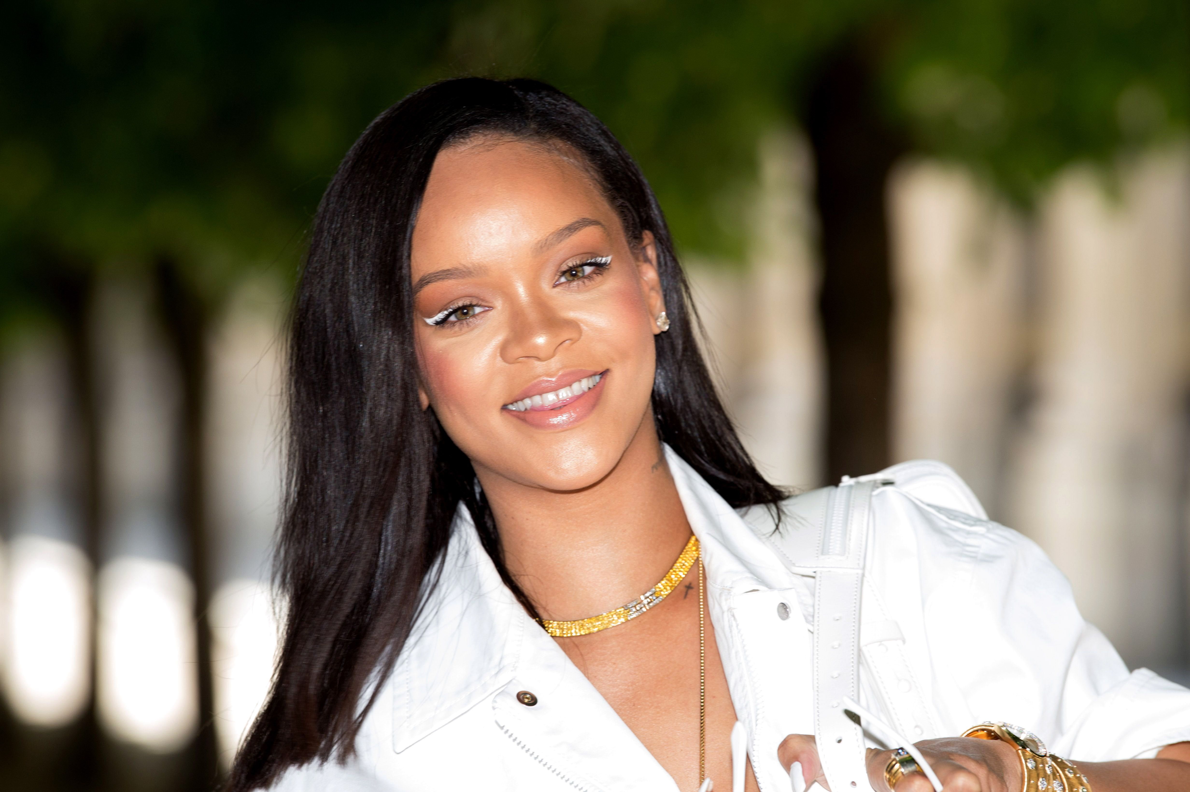 Rihanna Perfume Rogue Love - Rihanna Age Albums