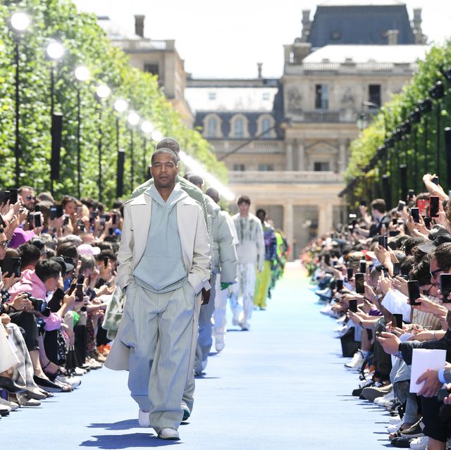 øjeblikkelig Tæmme ansøge Virgil Abloh Reinterprets Fashion Month With “Louis Vuitton: Walk in the  Park” - Louis Vuitton Paris Fashion Week