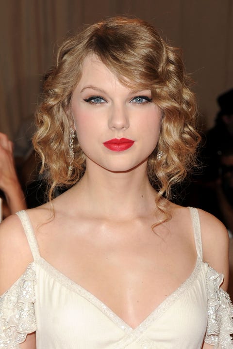 Every One Of Taylor Swift S Award Winning Hair And Make Up Looks