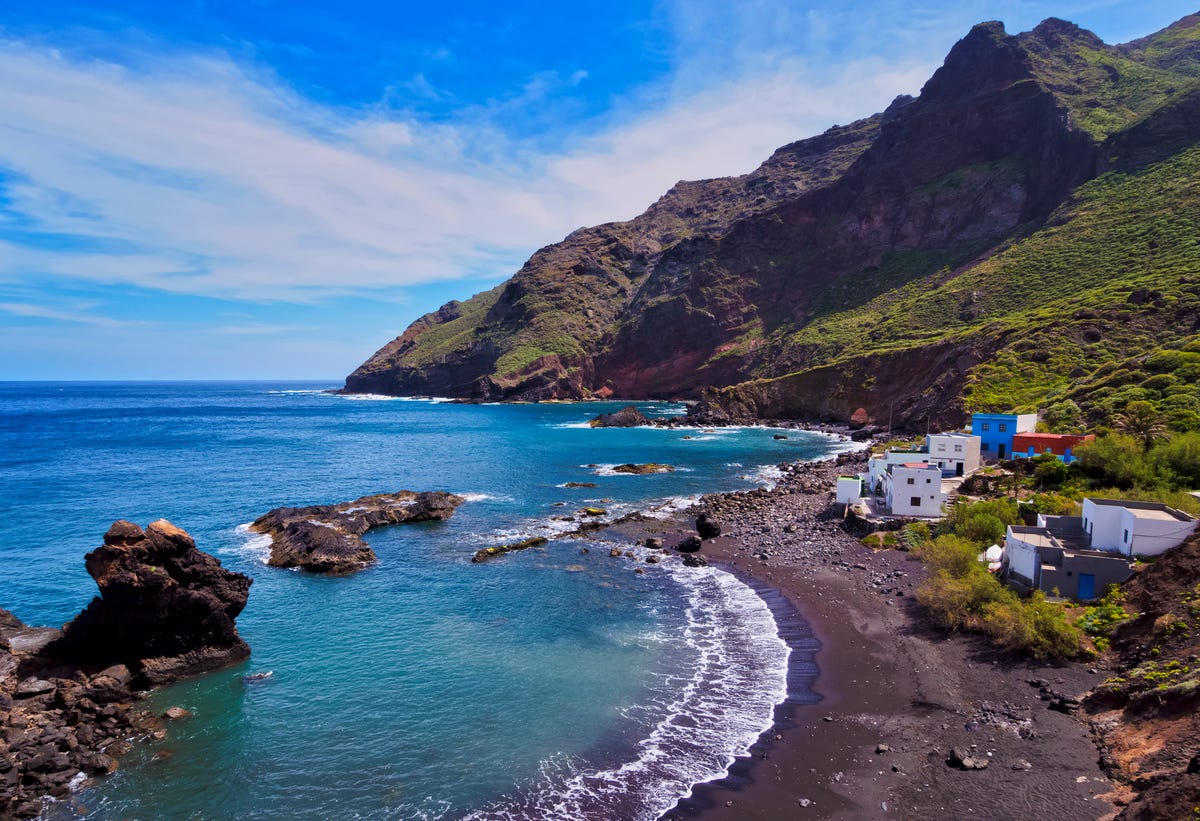 Black Sand Beaches 23 Best Destinations What Causes Black Sand