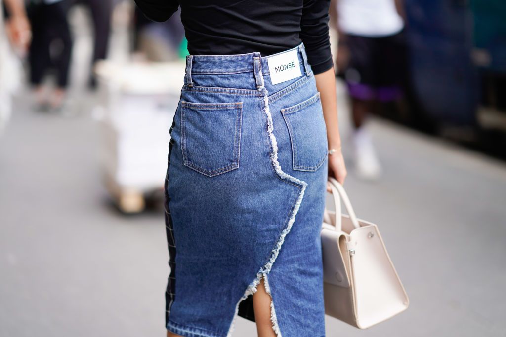 casual outfits with denim skirt