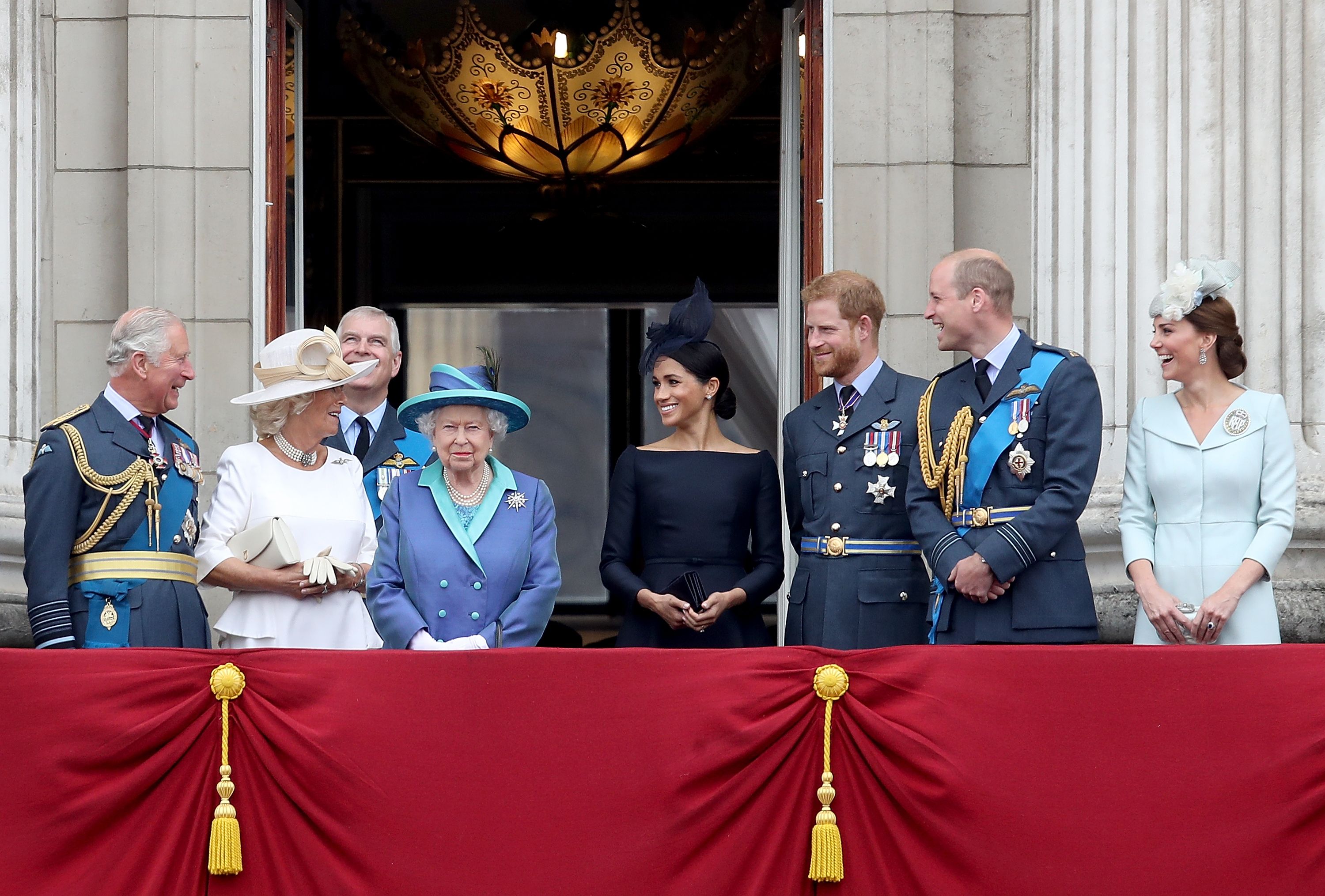 Королевский чиновник во франции. The Royal Family "Королевская семья".. Королевская семья Великобритании 2020. Принц Уильям Виндзор титулы королевской семьи Великобритании.