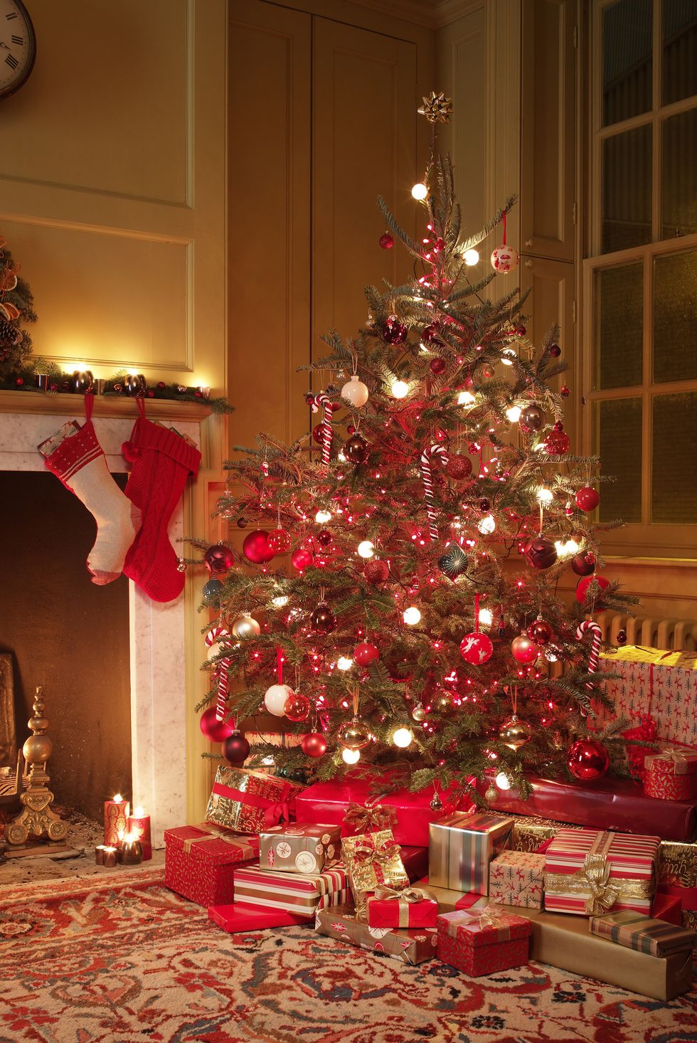 How To Decorate Your Christmas Tree This Holiday Season