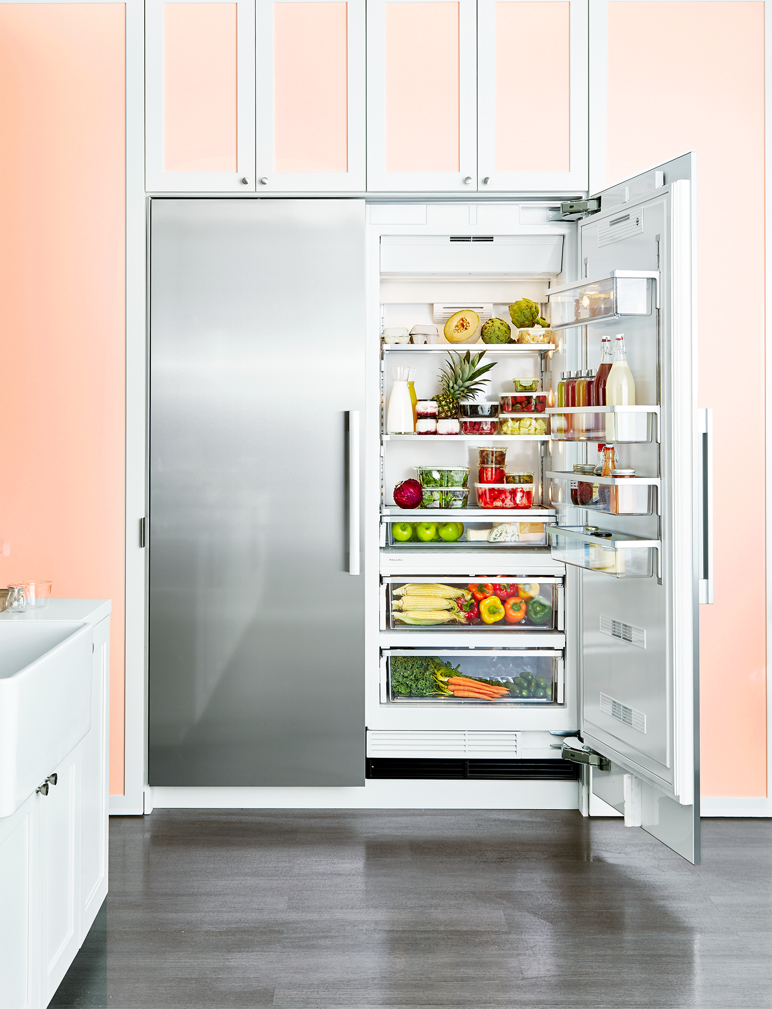 single door fridge with ice and water