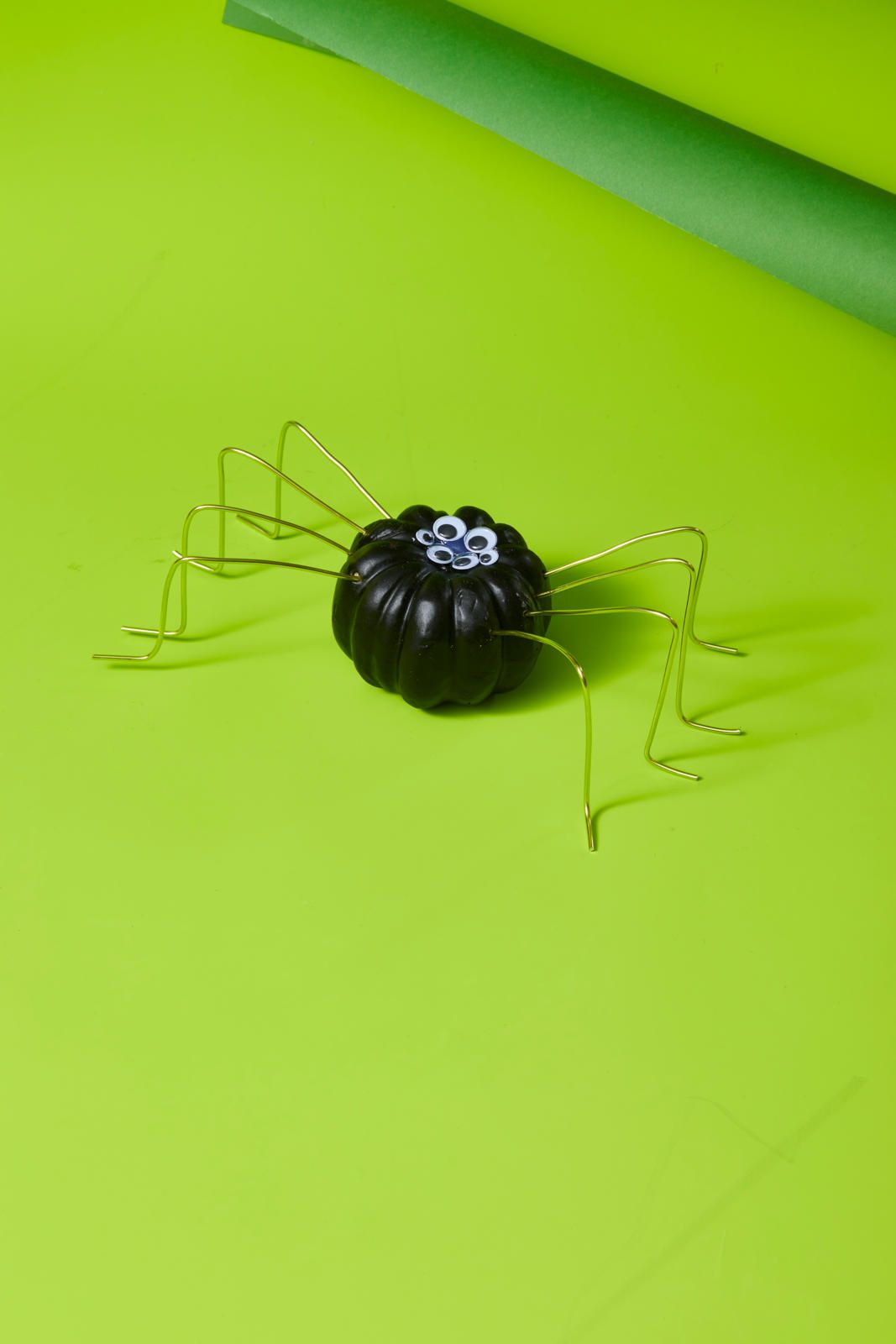 tiny plastic spiders