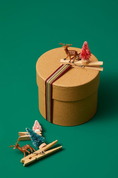 Christmas Crafts - Clothespin Gift Topper Christmas Crafts - Clothespin Gift Topper