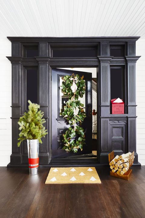 front door decorated for chrıstmas paınted tın bucket, paınted chrıstmas tree floor mat, three tıer wreath holidaƴ decor