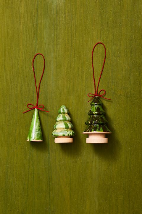 diy christmas ornaments made of wooden tree figurines
