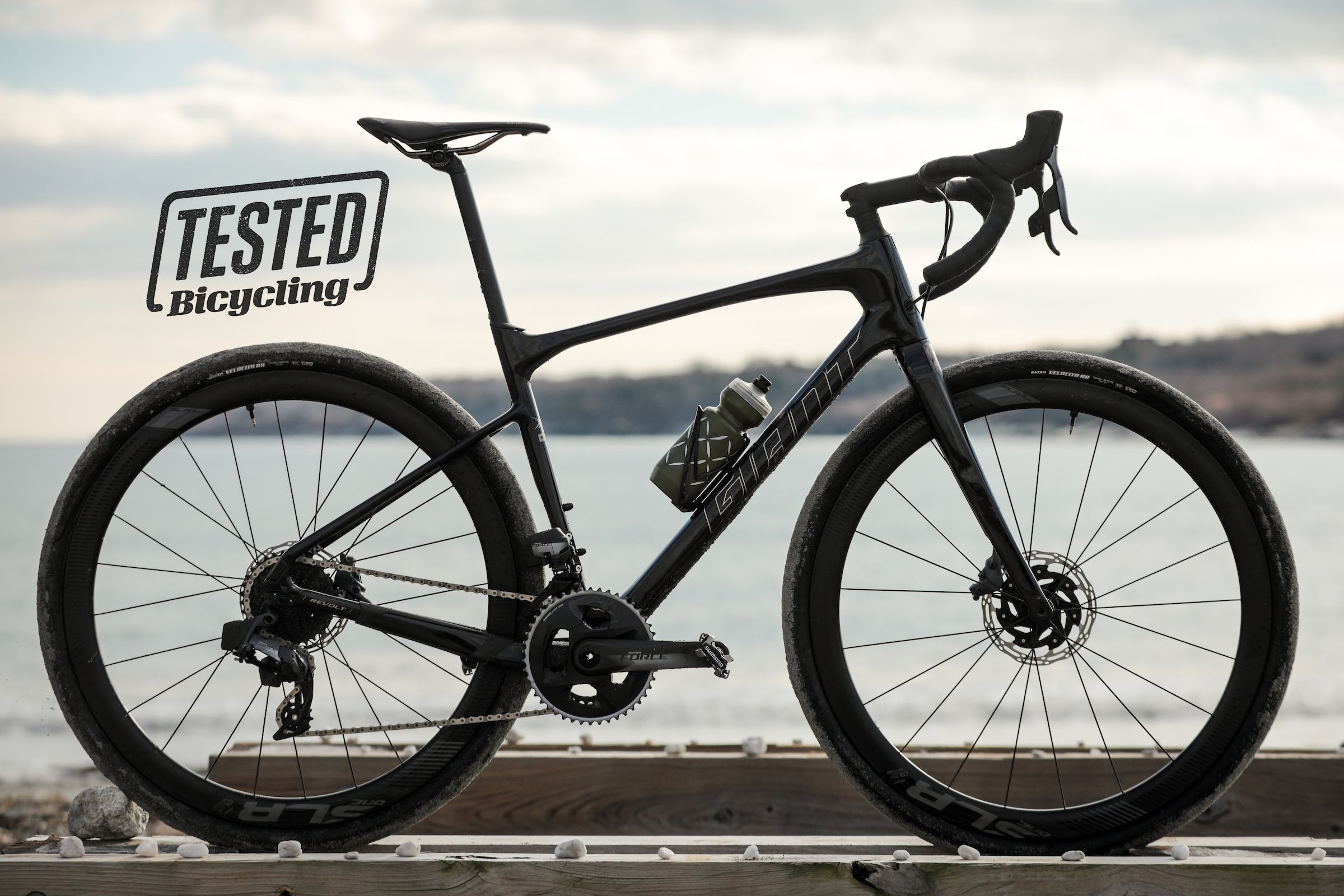 giant carbon fiber mountain bike