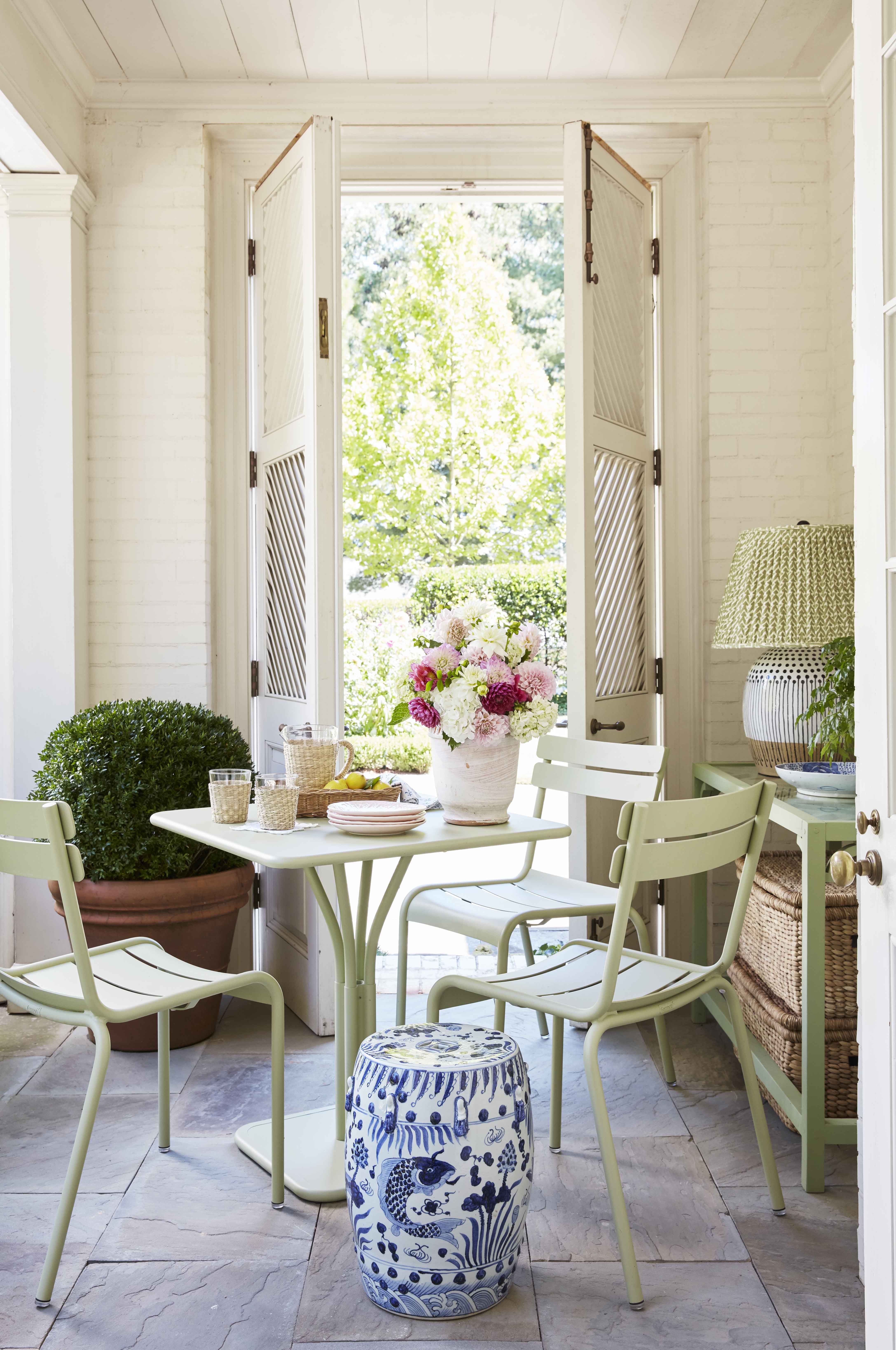 front porch chair and table set