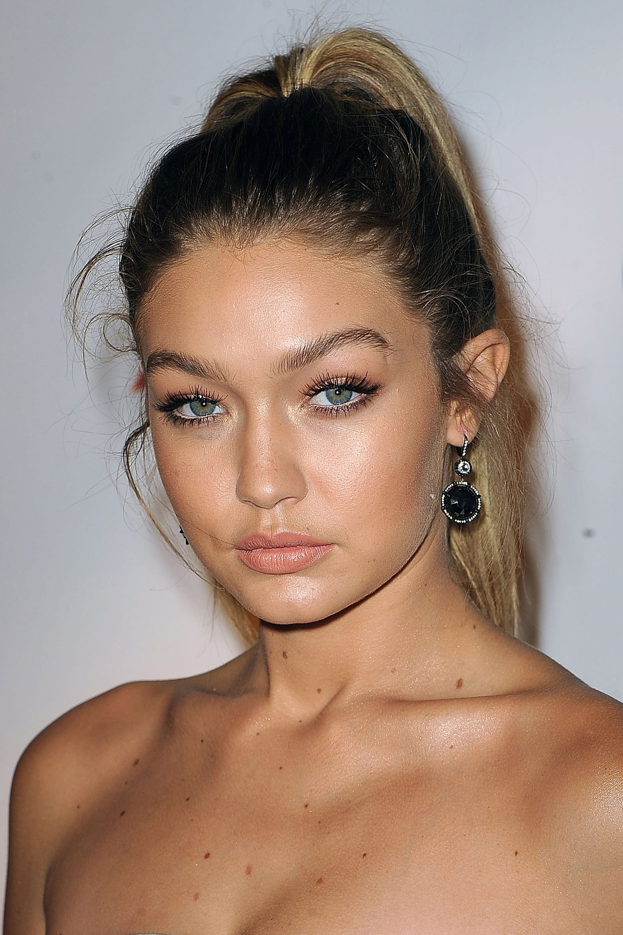 Monna Hadid Responds To The Shocking Leak - i28hhbu