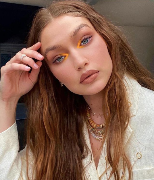 Gigi Hadid posted a no makeup sunshine selfie and she's glowing