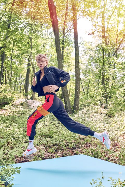 Perca Tentáculo capítulo Gigi Hadid just released her first collaboration with Reebok