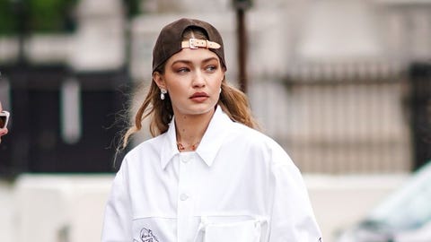 ヘアケアのエキスパートが教える ハットヘア の直し方 ハーパーズ バザー Harper S Bazaar 公式 ヘアケアのエキスパートが教える ハットヘア の直し方 ハーパーズ バザー Harper S Bazaar 公式