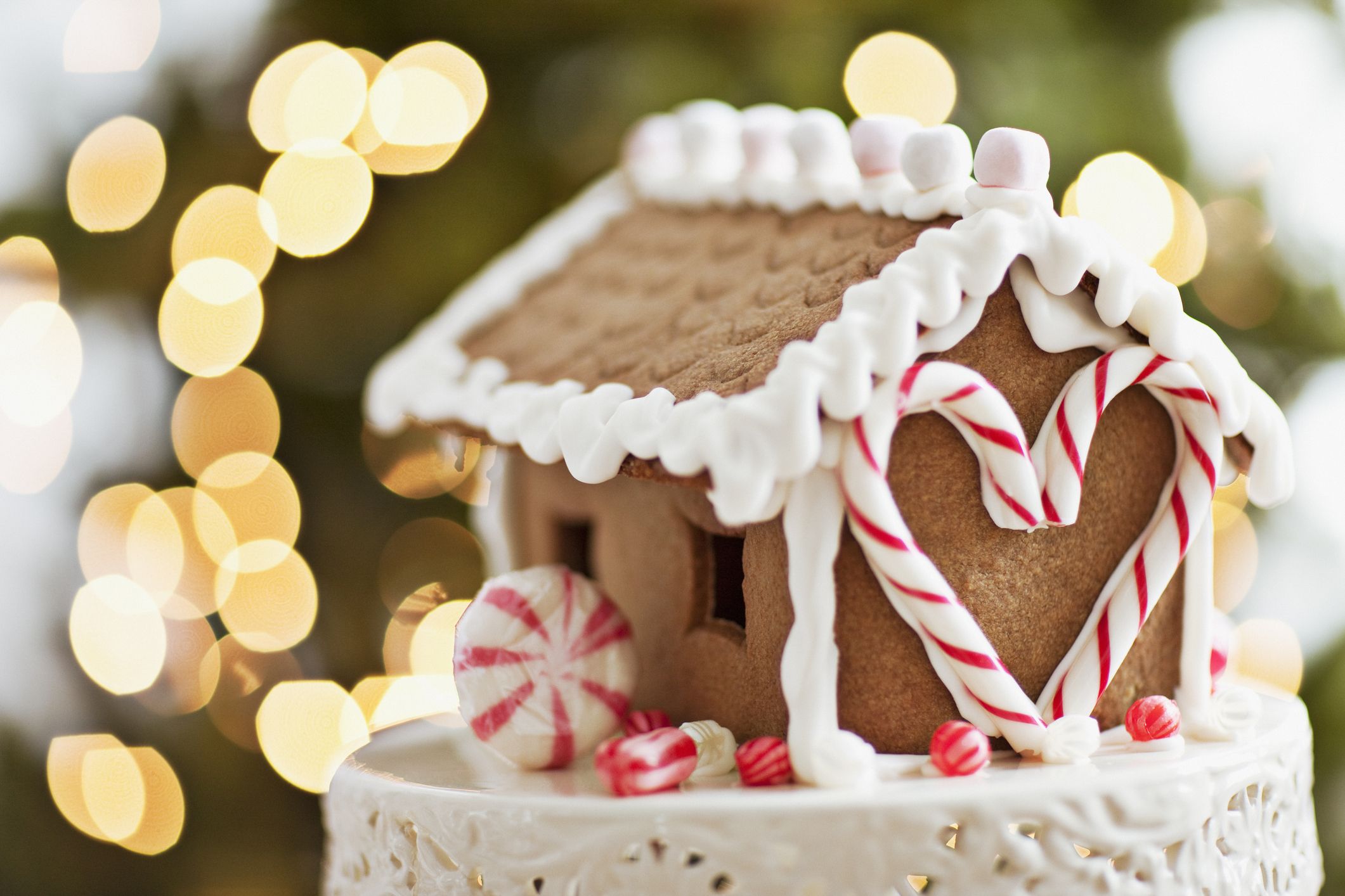 38 Best Gingerbread House Ideas And Pictures - How To Make An Easy ...