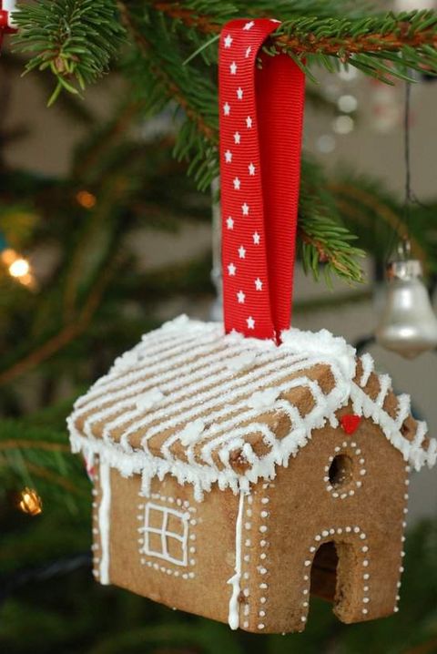 Featured image of post Gingerbread House Step By Step Christmas Painting - Milk carton gingerbread house alternative.