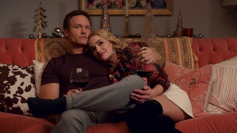 ginny georgia l to r scott porter as mayor paul randolph, brianne howey as georgia in episode 206 of ginny georgia cr courtesy of netflix © 2022