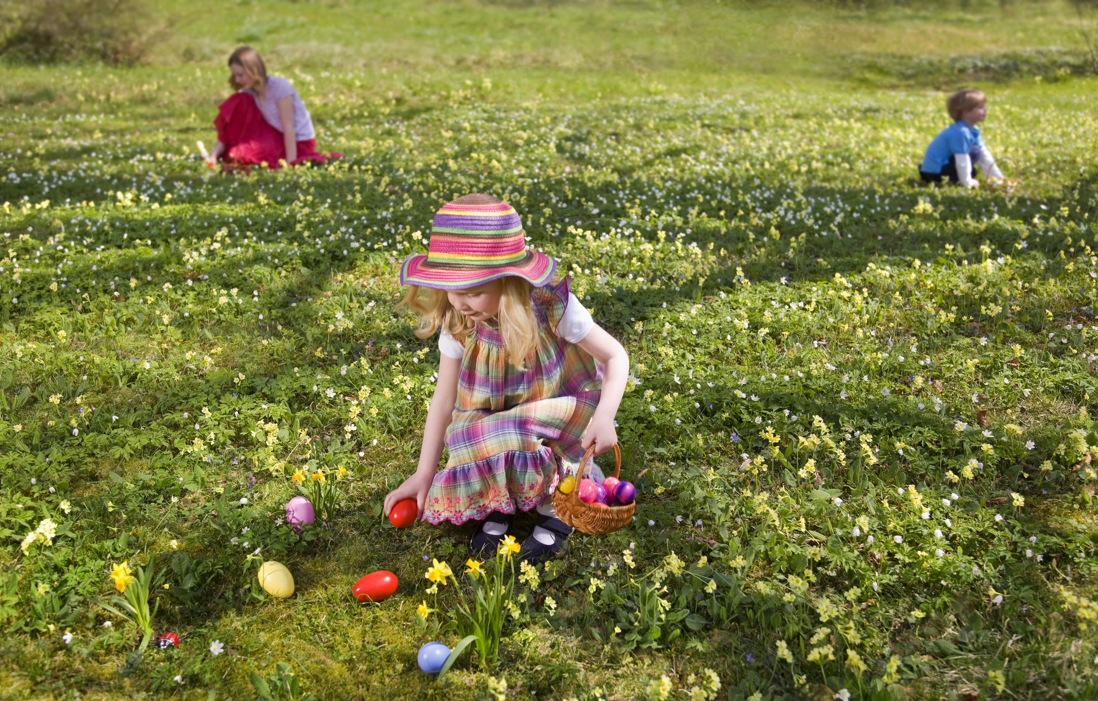 24 Best Easter Egg Hunt Ideas Fun Easter Egg Hunts For Adults Kids