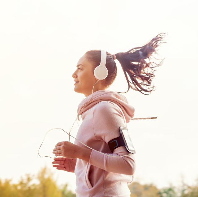 girl is running on the city and listening the music
