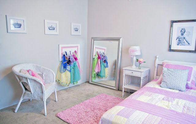 girls room setting