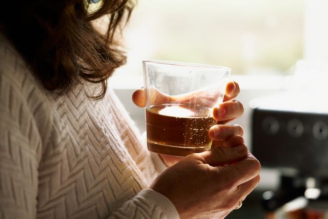 飲酒と乳がんリスクの関連性について知っておくべきことは？医師が解説