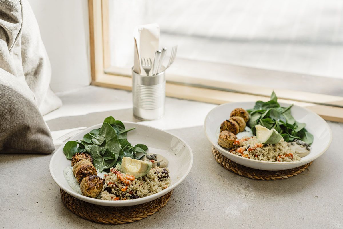 Glutenvrij Recept Quinoa Bowls Met Avocado En Vegaballetjes