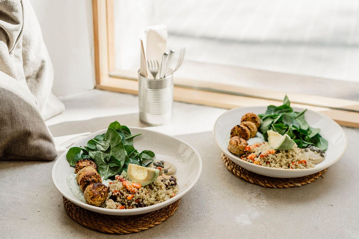 Glutenvrij Recept Quinoa Bowls Met Avocado En Vegaballetjes